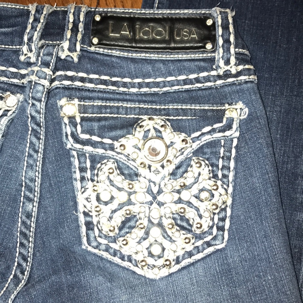 LA idol Jeans